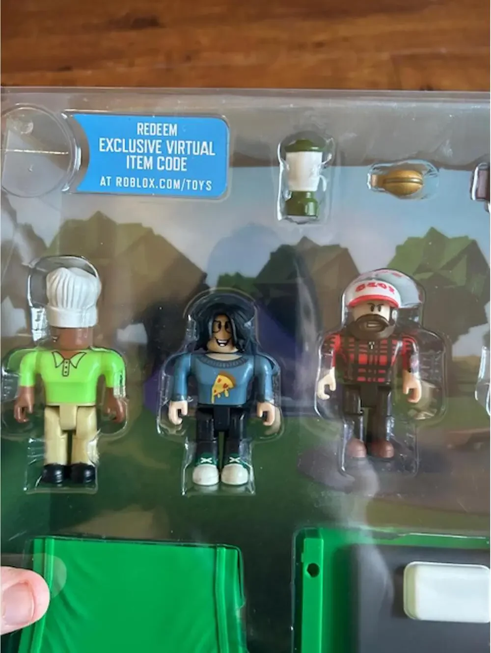 Roblox Welcome to Bloxburg Camping Crew 16-Piece Figure Set